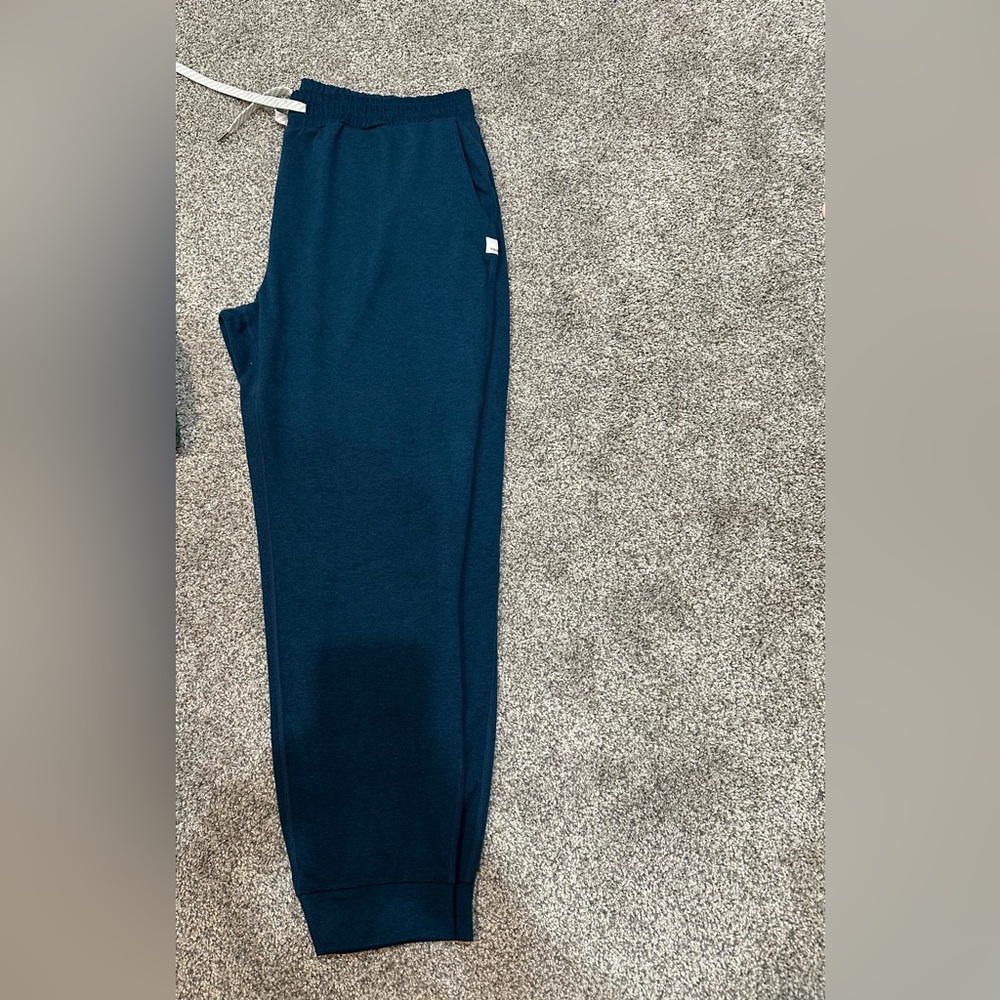 Brand new Vuori joggers